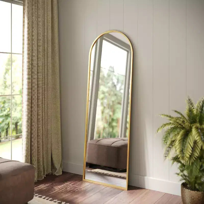 Merrick Lane Arched Metal Framed Wall Mirror for Entryways, Dining Rooms, and Living Rooms